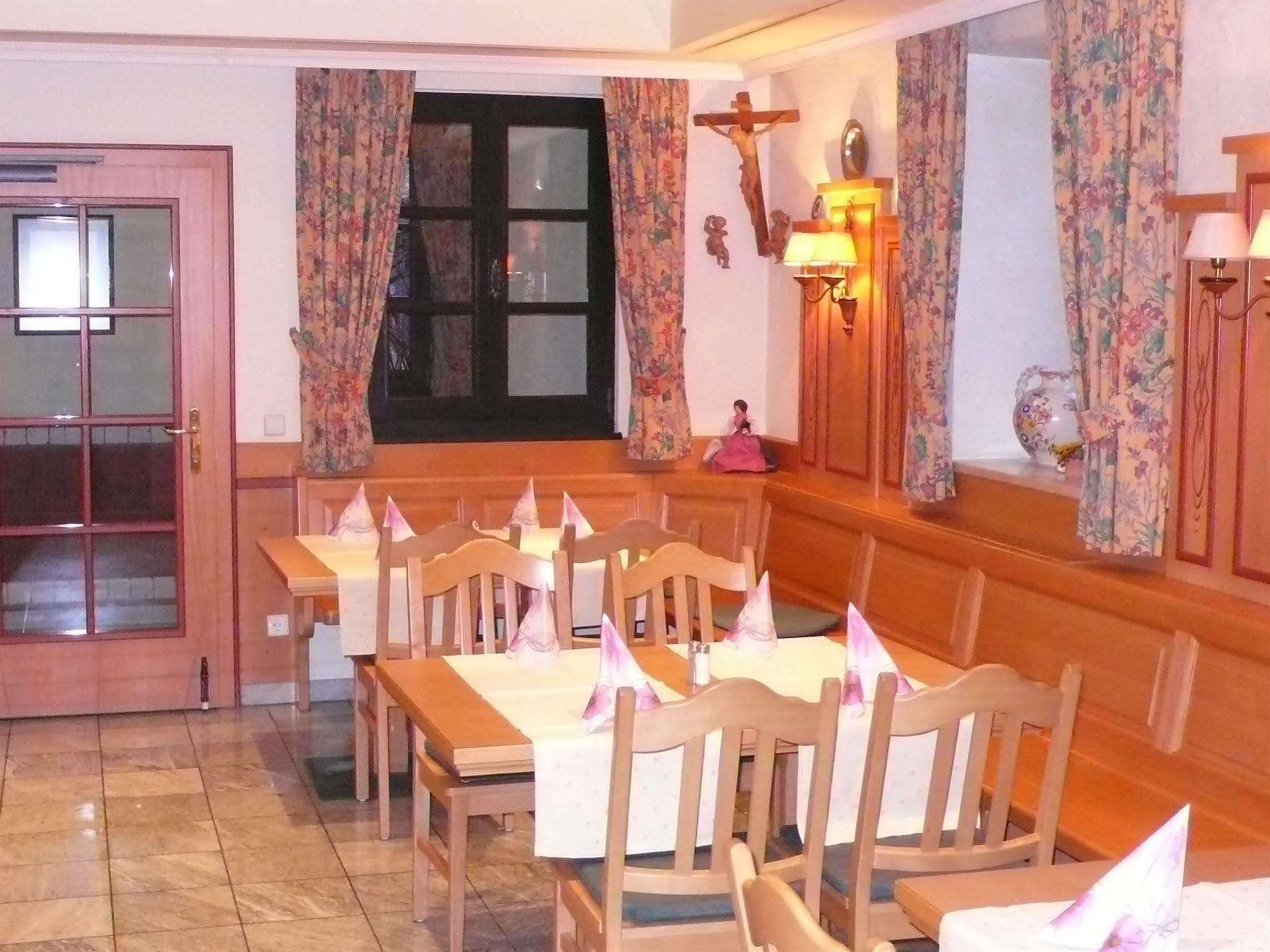 Hotel Neuwirt Sauerlach Exterior photo